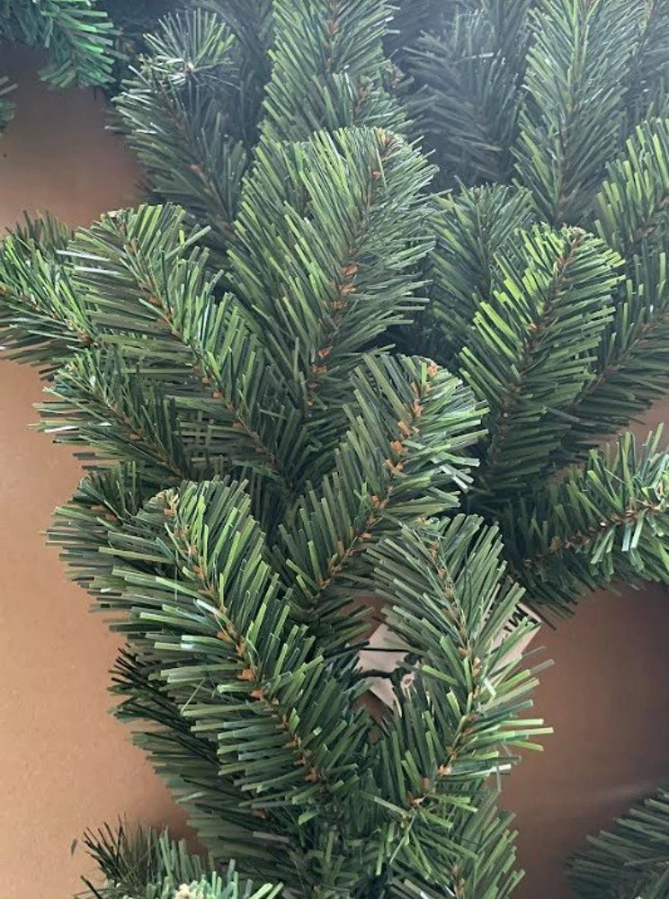 Kalėdinė girlianda – 270 cm, 220 šakų, žalia