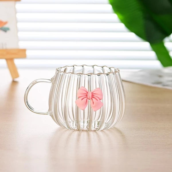 Stiklinis puodelis su grioveliais ir kaspinėliu (350 ml)