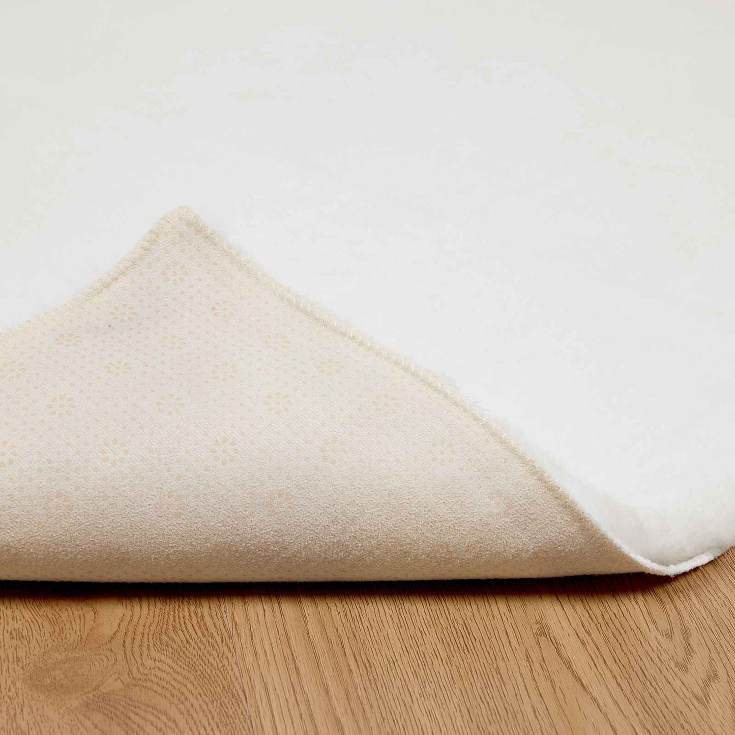 Dirbtinio triušio kailio kilimas Olite Balta 140 x 200 cm