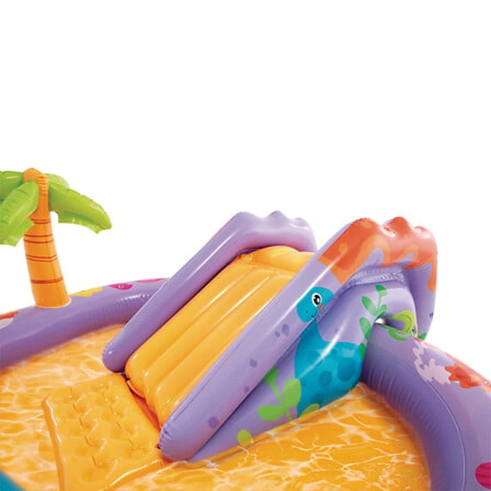 Pripučiama dinozaurų žaidimų aikštelė su vandens čiuožykla