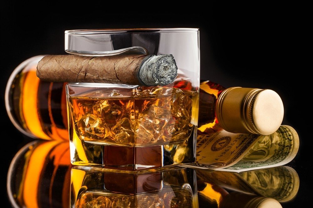 Whiskey & Cigar Glass – taurė su vieta cigarui