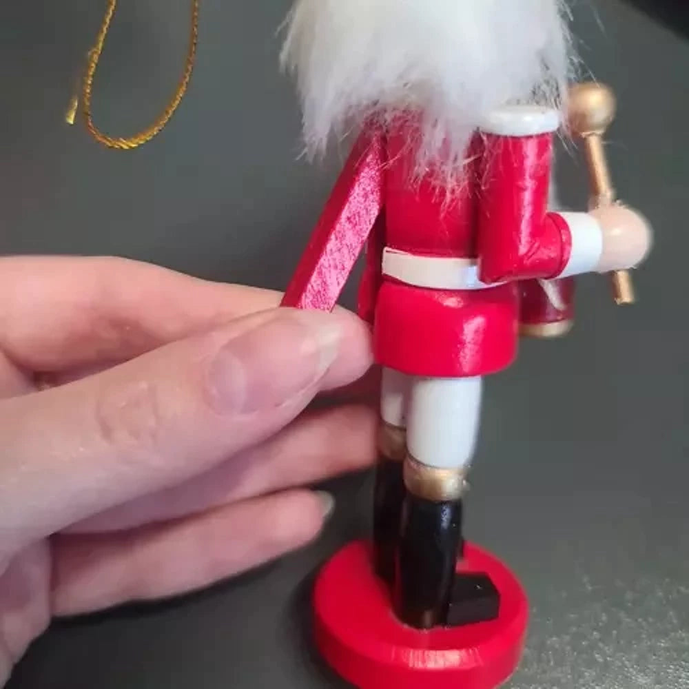 Kalėdų eglutės riešutėlių rinkinys – 5 vnt. Medinių Spragtuko figūrėlių komplektas